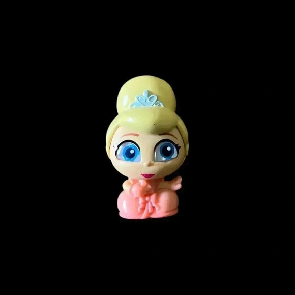 Disney Doorables: Series 7 Rare Figurine – The Princess and the Frog – Charlotte - Picture 1 of 4